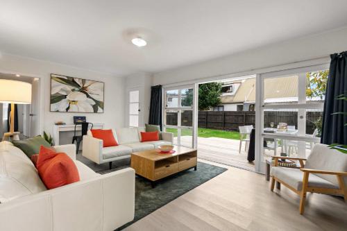 House & Private Studio Room - By Superior Stays