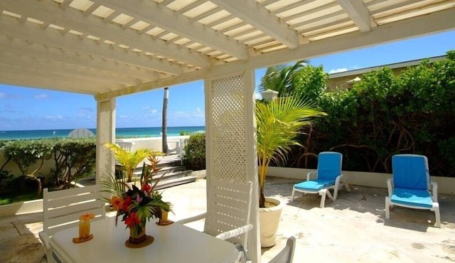 House Seaside right on the White Sand Beach of Silver Sands