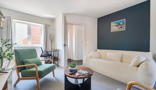 House Sleeps 6 - Enclosed Garden, Pet Friendly