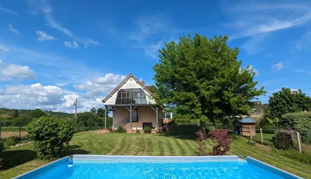 House - swimming pool and 30 activities