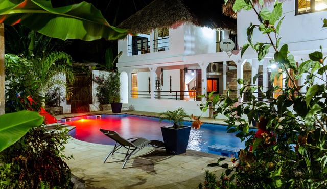 house waterfront for four to six people