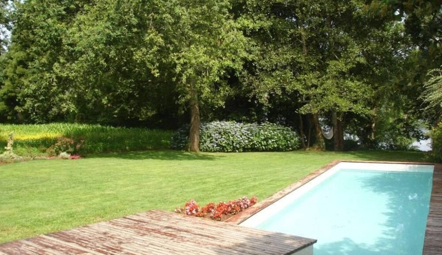 House with garden and pool in the border of Minho River