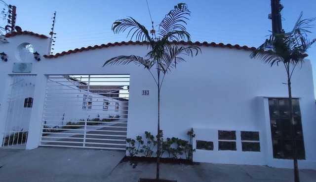 House with 2 comfortable bedrooms and suites in cond. closed close to the beach