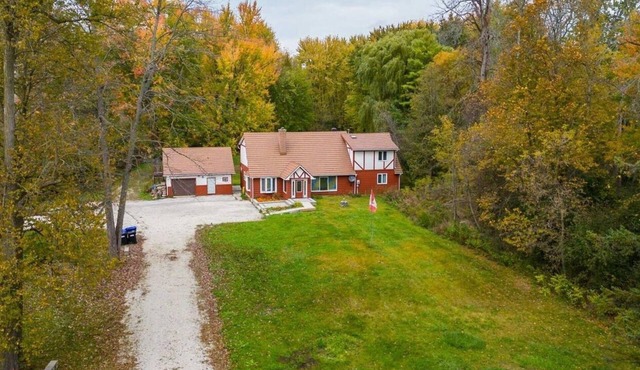 House with 4.5 bedrooms,10 Acres of forest creek and trails, lots of parking