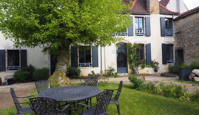 House with garden to discover Burgundy's vineyards