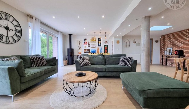 House with large enclosed garden, table football, BBQ, garage, Wi-Fi - Peace and comfort in Flanders