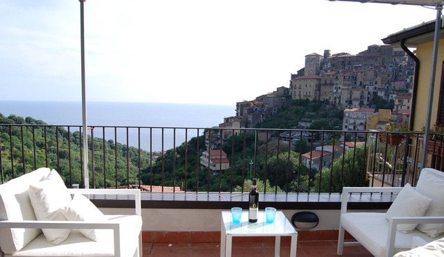 HOUSE WITH PANORAMIC TERRACE