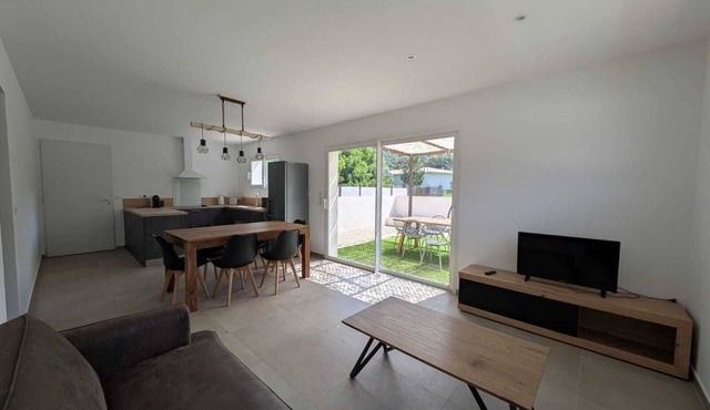 House with pool 10 minutes from the beach