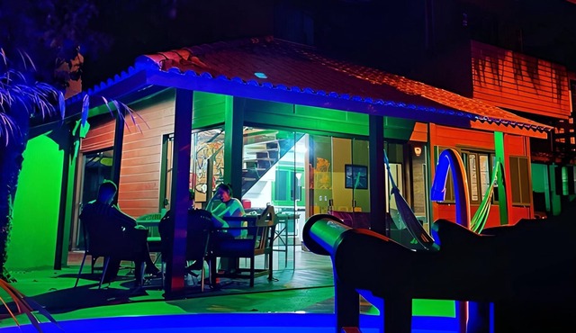 House with pool and games room on the beach in Mozambique Florianópolis