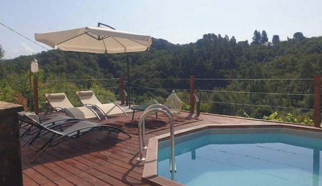 House with pool above Cinque Terre