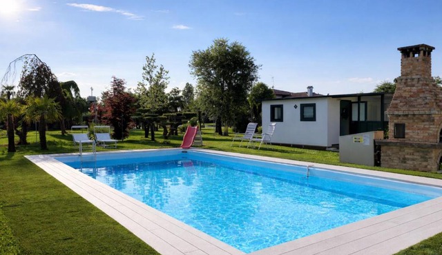 House with pool and park - Convenient for Venice and the sea!