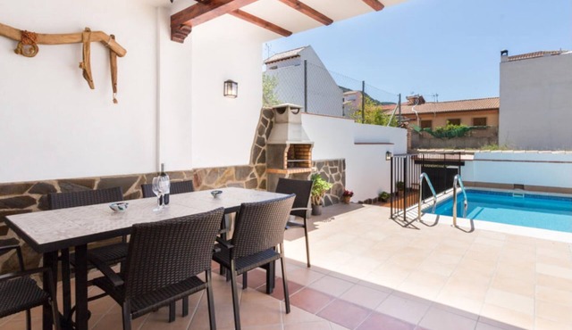 house with pool, barbecue