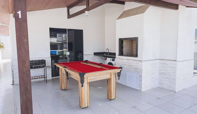 House with pool table and barbecue - 10 min from Balneário Camboriú!