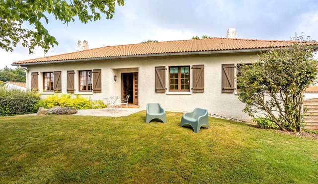 HOUSE * WITH PRIVATE SPA/SAUNA, 20 MINUTES FROM PUY DU FOU