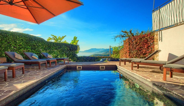 House with private garden, pool, jacuzzi and electric bikes