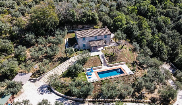 House with private pool, air conditioning and stunning views!