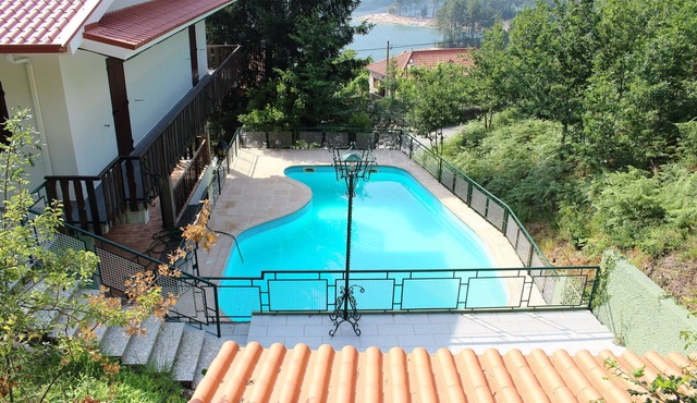 House with private pool and tennis court in Gerês