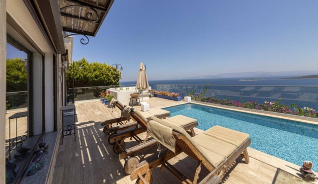 House with Private Pool and Sea View in Bodrum