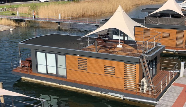 Houseboat harmony Pure relaxation