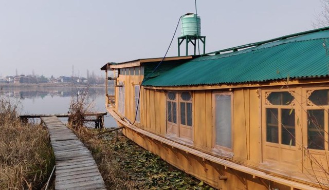 Houseboat Kohisar