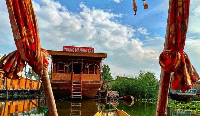 Houseboat Young Manhattan