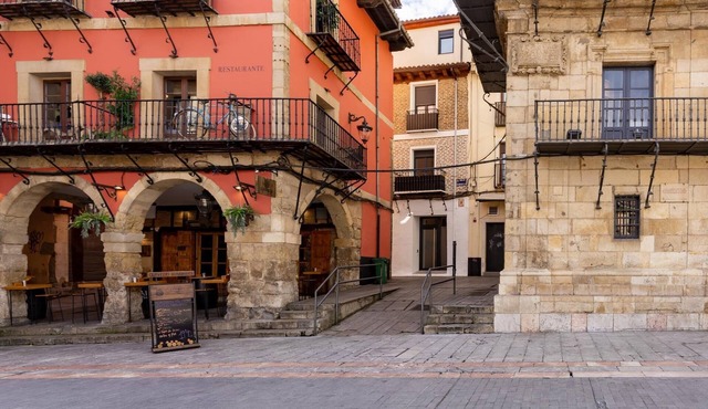 Housingleon- Main Square Hostel