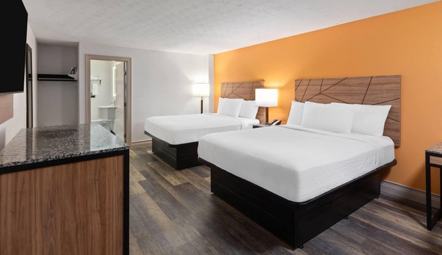 Howard Johnson by Wyndham Malden Boston Area
