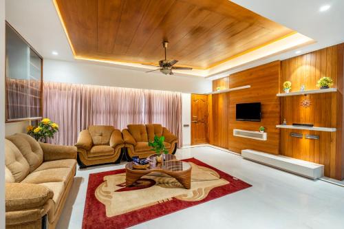 HSR Penthouse Spacious 4-BHK Apartment with Living, Lounge Area, Study Room, Terrace & Balconies