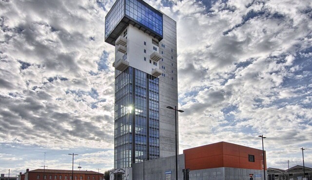 Htm Tower - 501 Executive by Halldis
