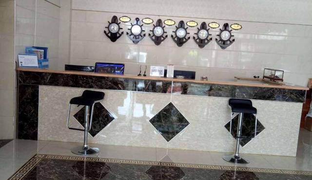 Huayun Business Hotel