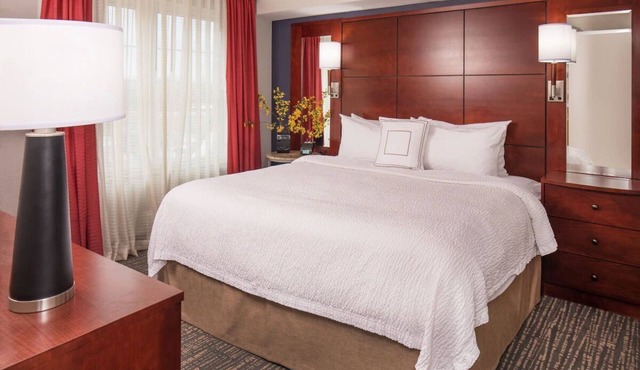 Hudson River 2 BR Suite Breakfast, Gym & Pool