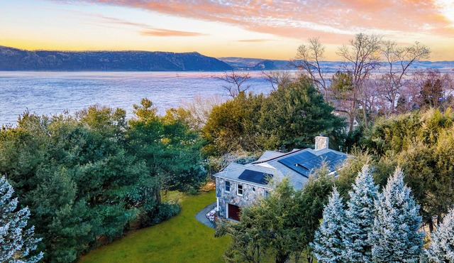 Hudson River Views + Firepit, Patio, Dog Run, Game Room | Stone Manor