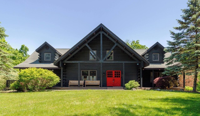 Hudson Valley Luxury Lodge w/Saltwater Pool, Yoga & Massage Room & Nature Trail