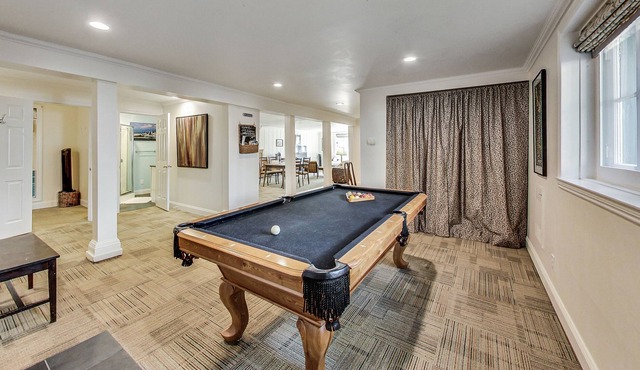 Huge 2 BR Flat in Historic Victorian with Parking & Washer/Dryer