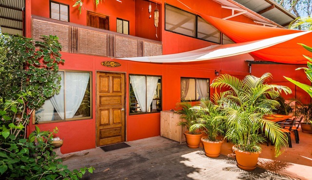 Huge Artistic Surfers Beach Loft House, 2 bikes, 300mbps WIFI, washer, dryer