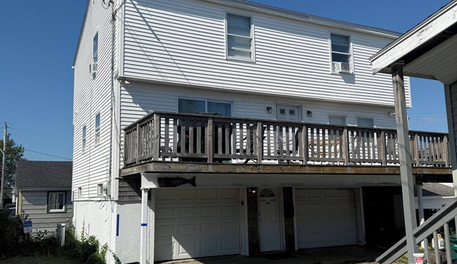 Huge Beach House with 2 car garage