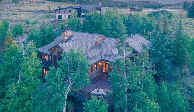 Huge Dog friendly Home with Stunning Views & Hot Tub - 4 Bedrooms
