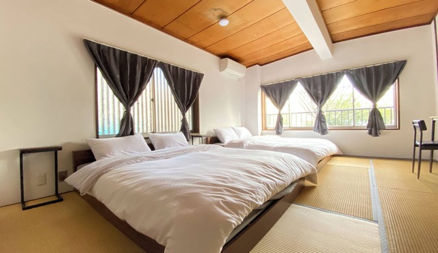 Huge facility with 4 floors for rent/BBQ available anytime/1 station to Namba station/14 bedrooms/28 beds/Sleeps up to 42 people