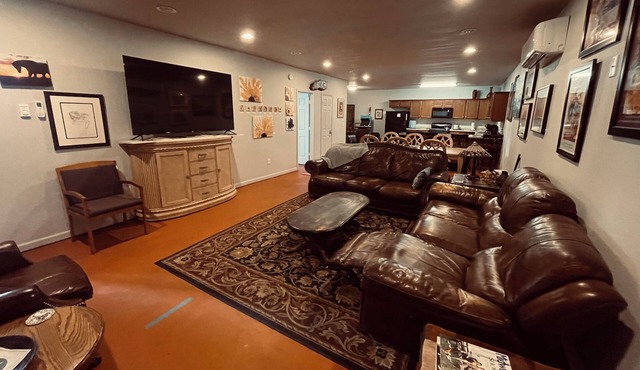 Huge Historic Downtown Minot 3bd Apartment