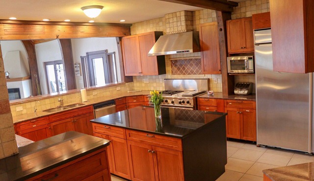 Huge Lakefront A-frame on Owasco, 4 king bedrooms, 5 bathrooms, Sleeps 10-12