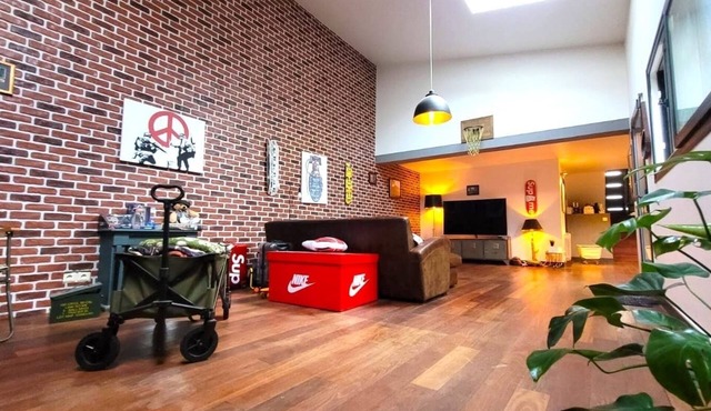 Huge loft 10 minutes from Paris