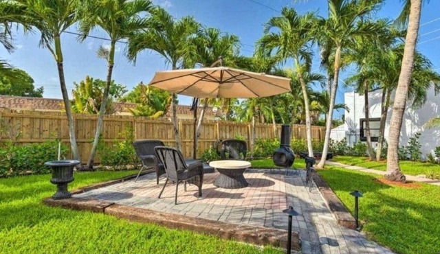 Huge Mini-Resort w/Pool, Tiki Bar - Near Beach