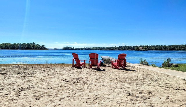Huge Sandy Beach Cottage - 90 min from GTA