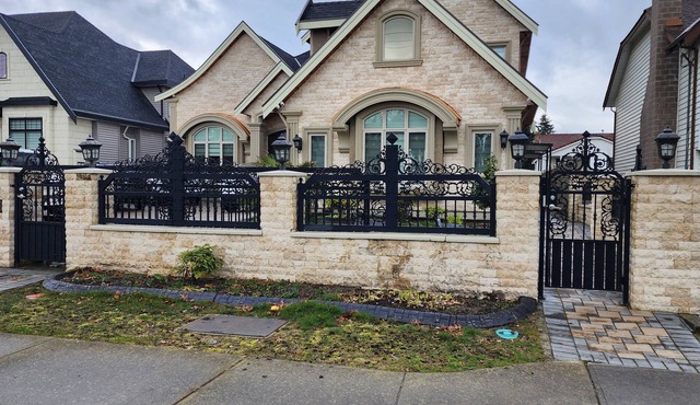 Huge size Private room, King size Bed with attached washroom, walk in closet