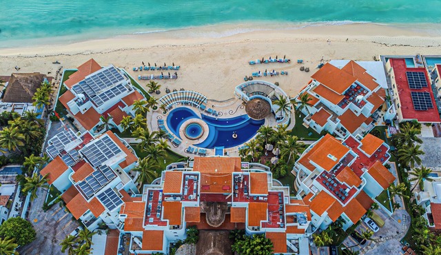Huge true Beachfront condo, gated resort- full resort activities , 2 balconies