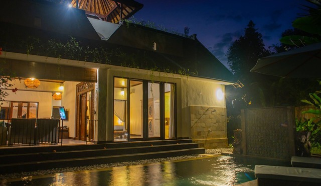 Huge Villa w/Pool and Spectacular Rooftop Patio!