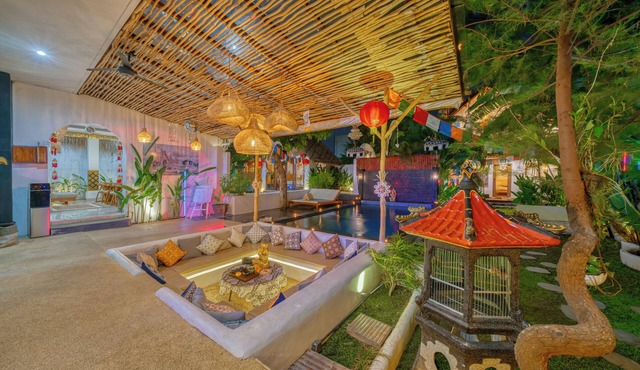 Huge Villa with 2 Pools, 3 Minute Ride Beach