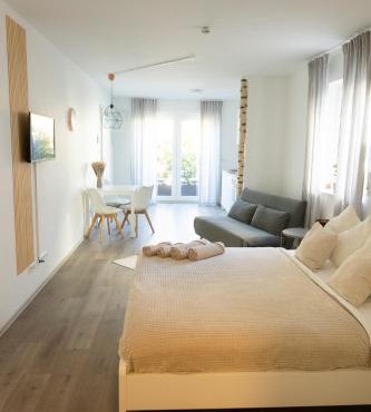HUGOS Studio Apartment