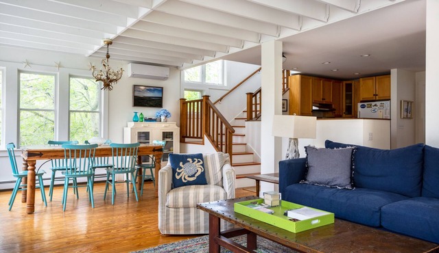 Humble Abode/Charming Cottage Near Long point Beach