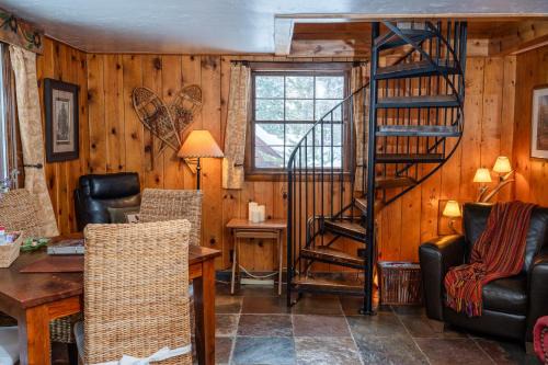 Hummingbird Cabin at O-Bar-O